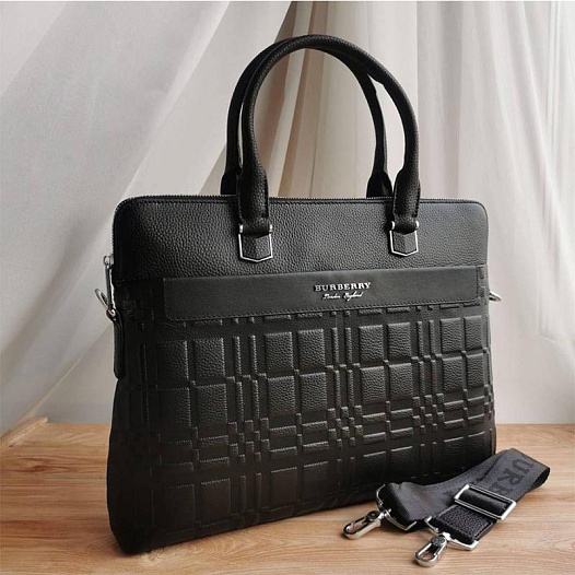 Кожаная чёрная сумка Burberry 38x28 см   
