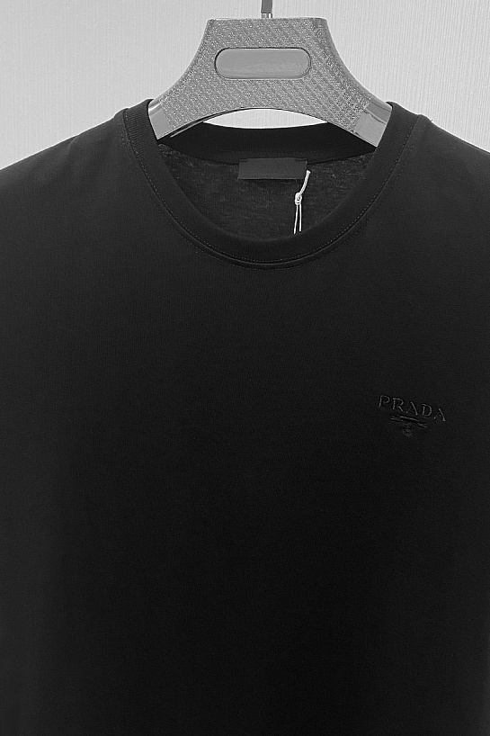 Мужская чёрная футболка Prada