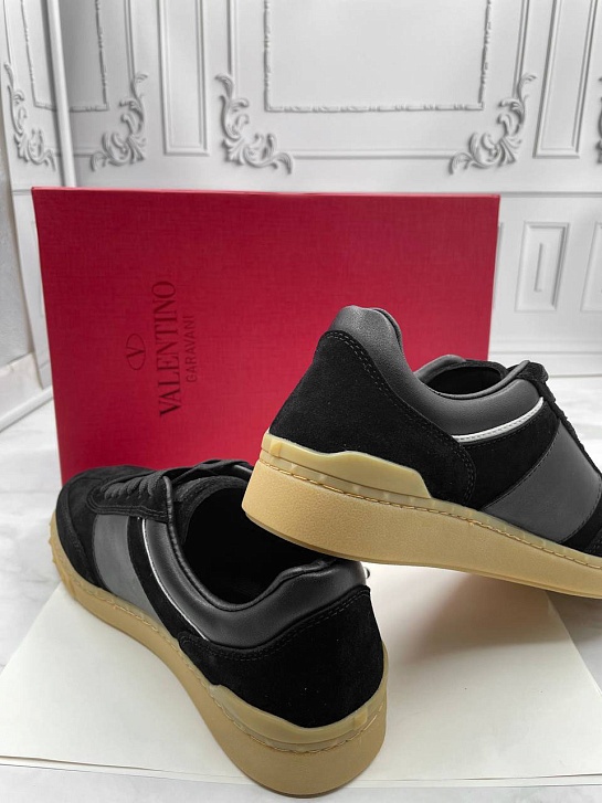 Замшевые кроссовки Valentino Garavani Upvillage - Black