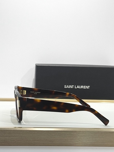 Солнцезащитные очки Yves Saint Laurent   