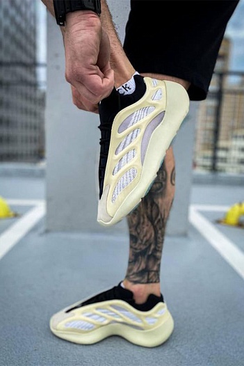 Кроссовки Adidas Yeezy Boost 700 V3 "Azael"   