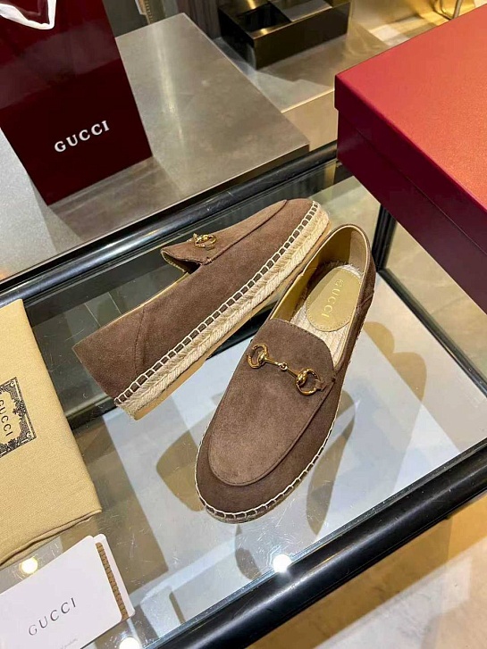 Женские замшевые лоферы Gucci GG Horsebit premium