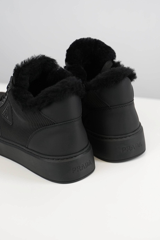 Комбинированные кроссовки с мехом Prada