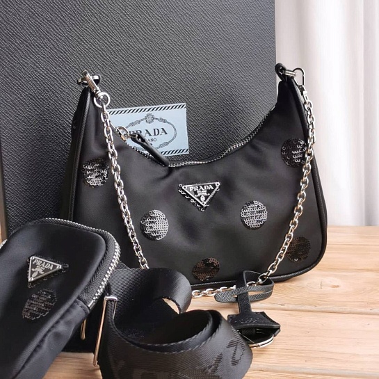 Нейлоновая сумка Prada 22x17 см