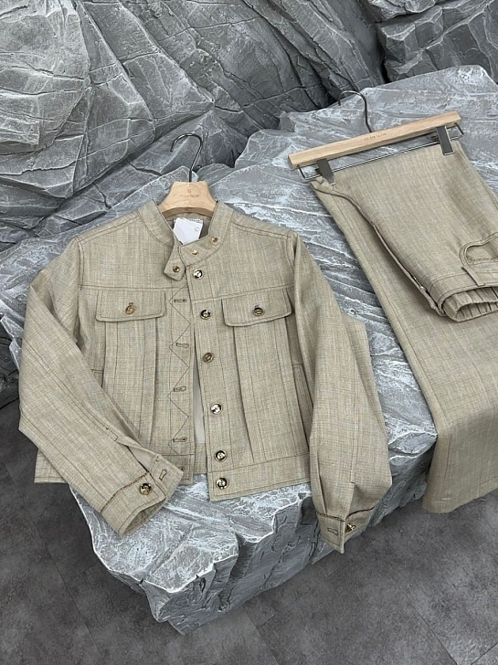 Женская куртка Brunello Cucinelli бежевого цвета