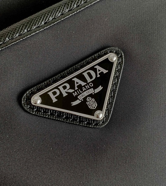 Нейлоновая сумка Prada Premium 27x25.5x6 см