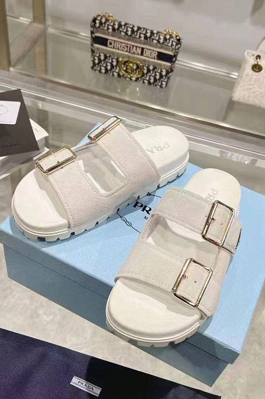 Женские замшевые сандалии Prada