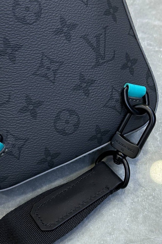 Кожаная сумка Louis Vuitton Avenue Sling Monogram Eclipse Reverse 25x14 см