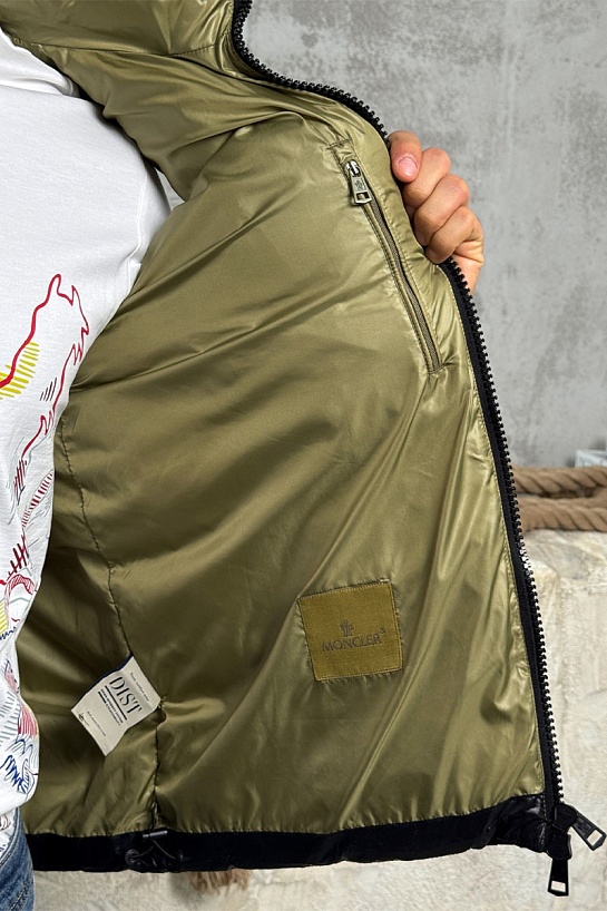 Утеплённый жилет Moncler чёрного цвета