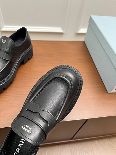 Женские кожаные лоферы Prada premium   