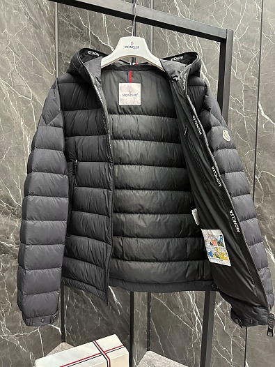 Мужской чёрный пуховик Moncler Chambeyron   