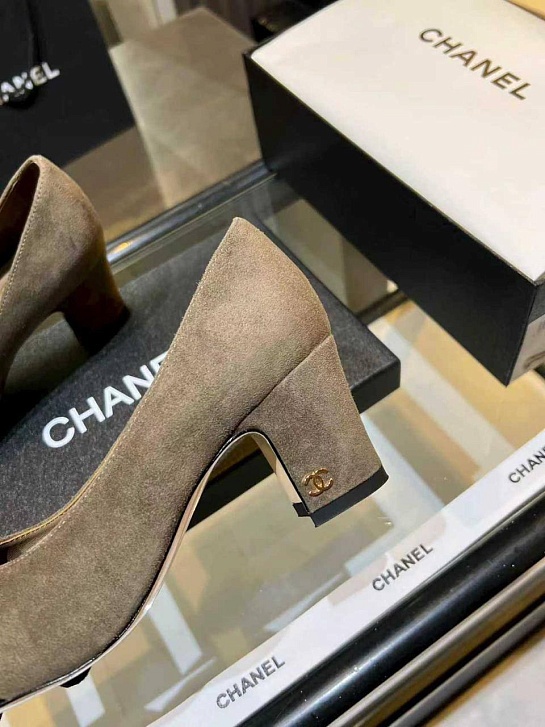 Женские замшевые туфли на каблуке Chanel premium