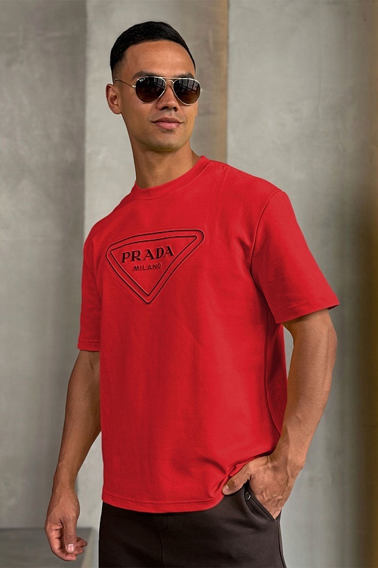 Красная оверсайз футболка Prada Milano logo
