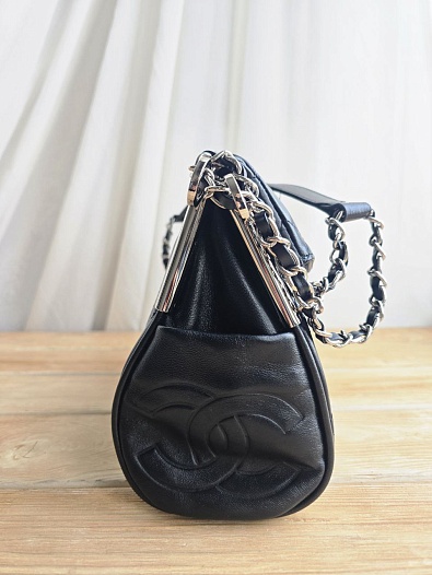 Кожаная сумка Chanel Ultimate Soft 30x19   