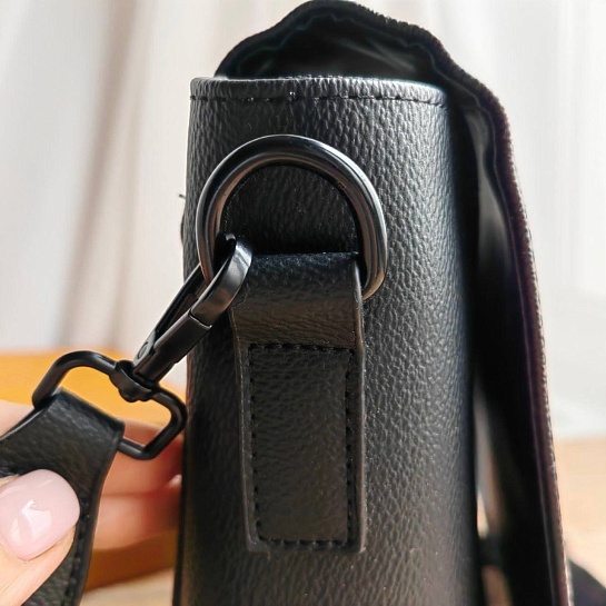 Кожаная сумка-планшет Louis Vuitton 27x24 см