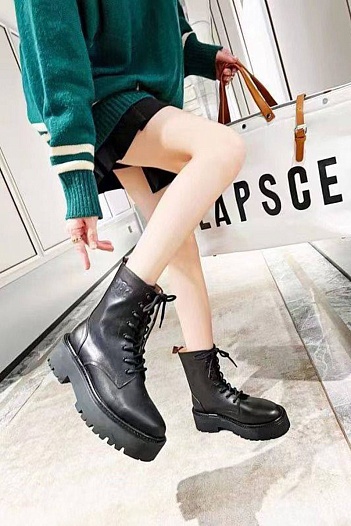 Женские кожаные ботинки Celine чёрного цвета   