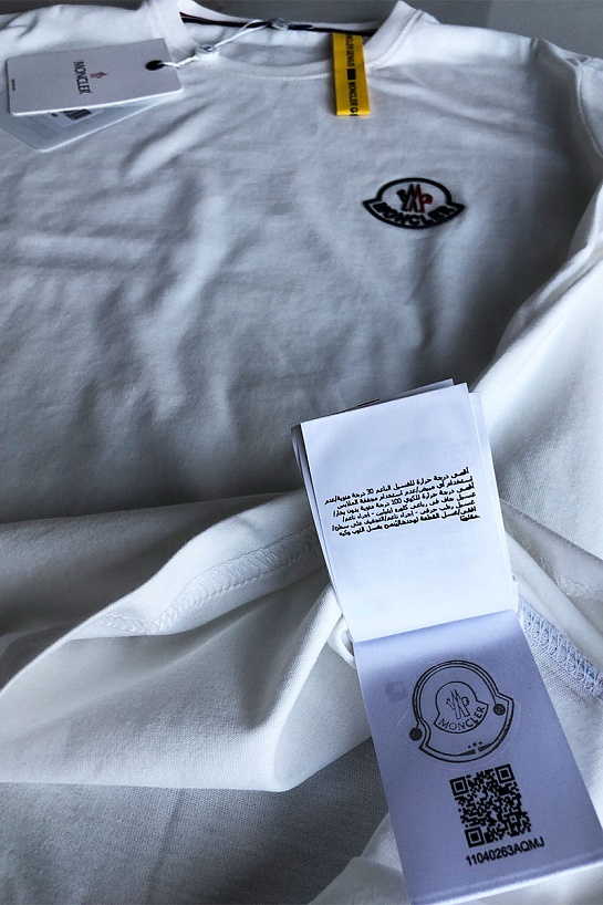 Мужская брендовая футболка Moncler белого цвета