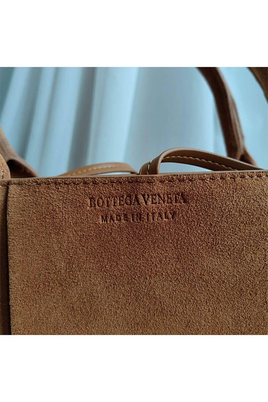 Замшевая сумка-тоут Bottega Veneta Arco Medium 36x25 см - Beige
