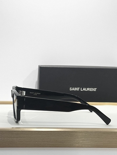 Солнцезащитные очки Yves Saint Laurent   