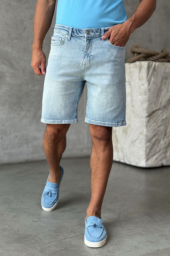 Светло-синие джинсовые шорты Hugo Boss relaxed fit