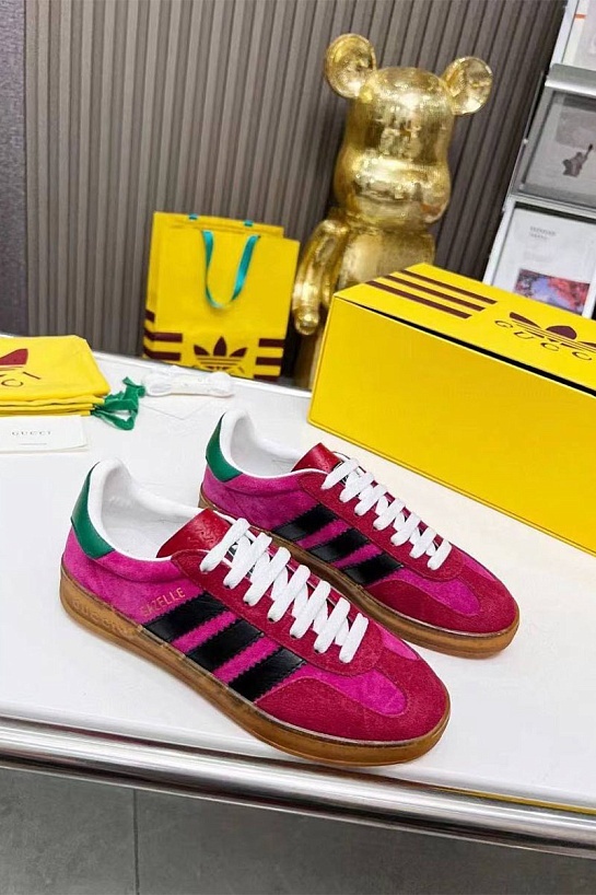 Женские кроссовки Gucci x Adidas Gazelle Collaboration - Pink