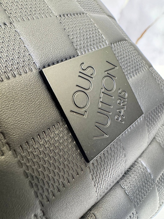 Кожаный рюкзак Louis Vuitton Damier Infini premium 40x31x15 см