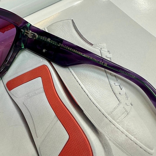 Женские сонцезащитные очки  Dolce & Gabbana фиолетового цвета