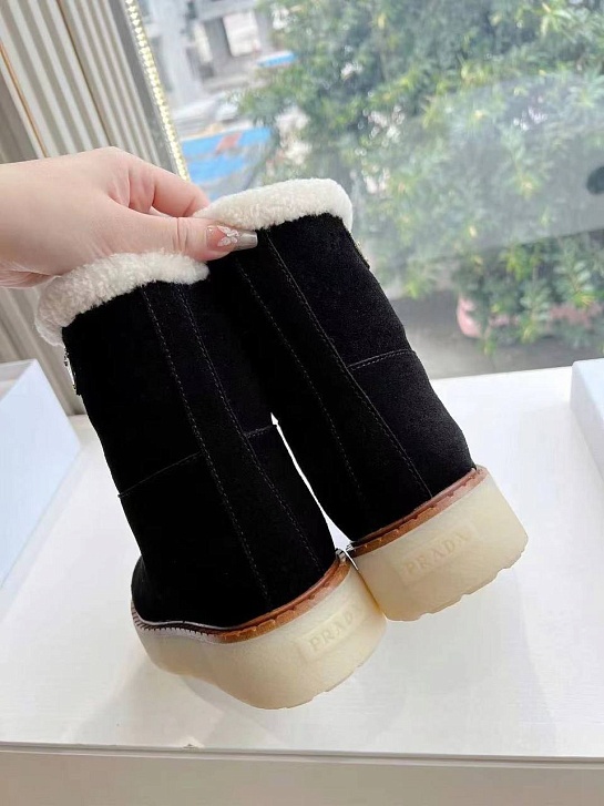 Женские замшевые ботинки с мехом Prada Suede Premium