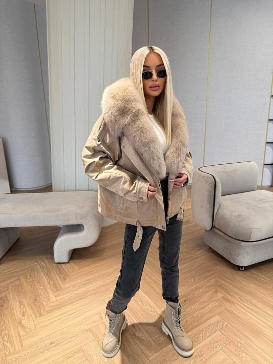 Женская утеплённая дубленка Max Mara с натуральным мехом