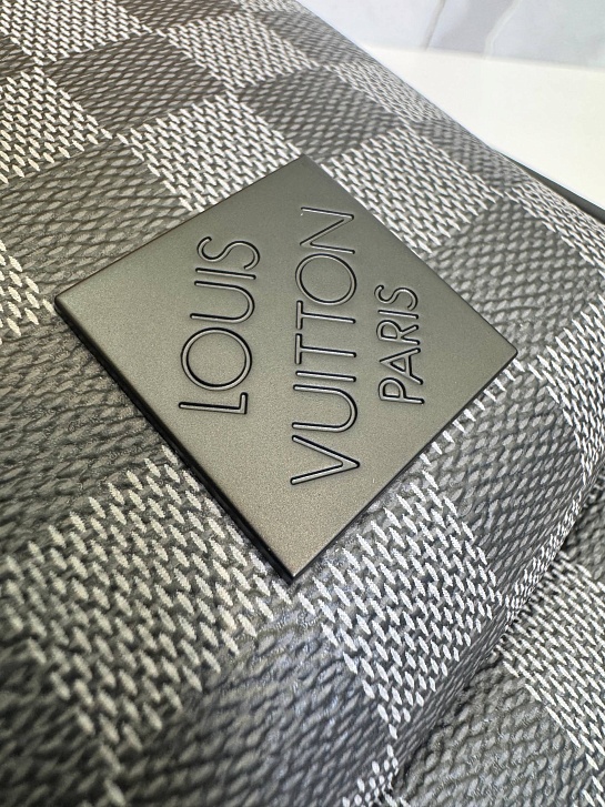 Кожаный рюкзак Louis Vuitton Damier Infini premium 40x31x15 см