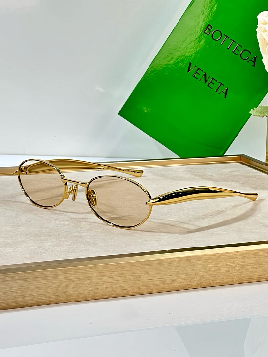 Солнцезащитные очки Bottega Veneta Sardine Oval