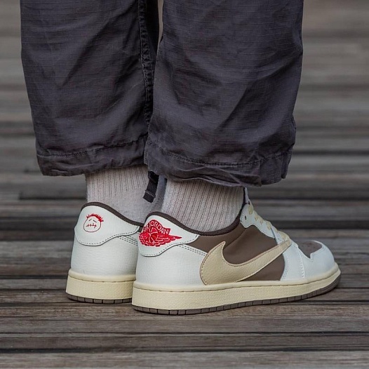 Кроссовки Travis Scott x Nike Air Jordan 1 Low "Reverse Mocha" Premium   