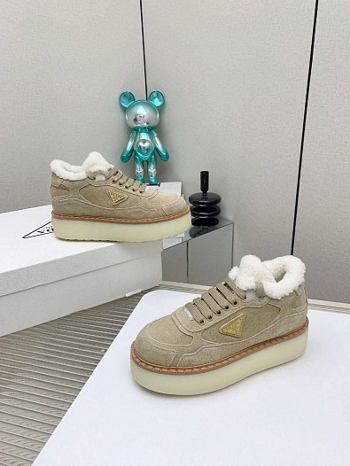 Женские замшевые кроссовки с мехом Prada premium - Beige   