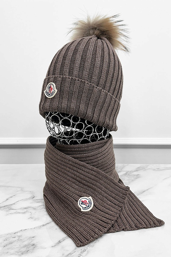 Комплект из шапки и шарфа коричневого цвета Moncler logo-patch