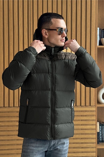 Куртка зелёного цвета Burberry TB logo   