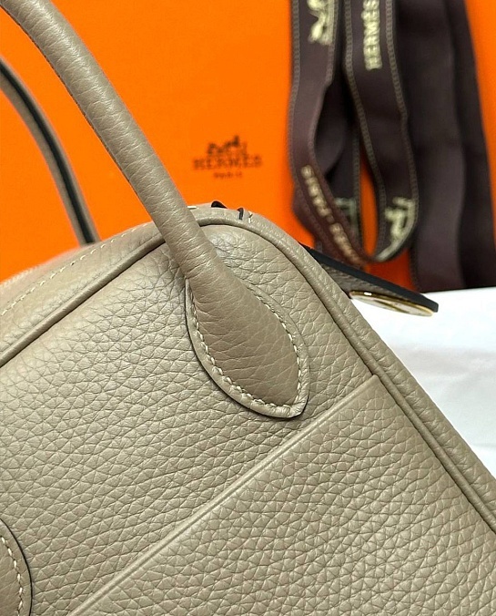 Женская кожаная сумка Hermes Lindy Premium 26x18x13 см - Beige