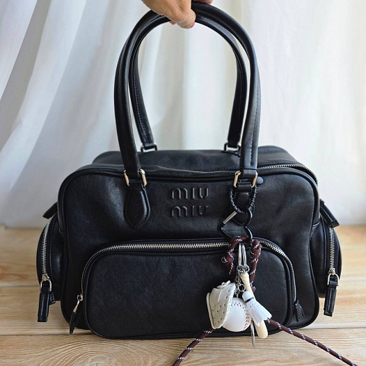 Женская чёрная кожаная сумка MIU MIU 31x20 см   
