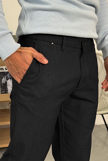 Мужские брюки Hugo Boss чёрного цвета   
