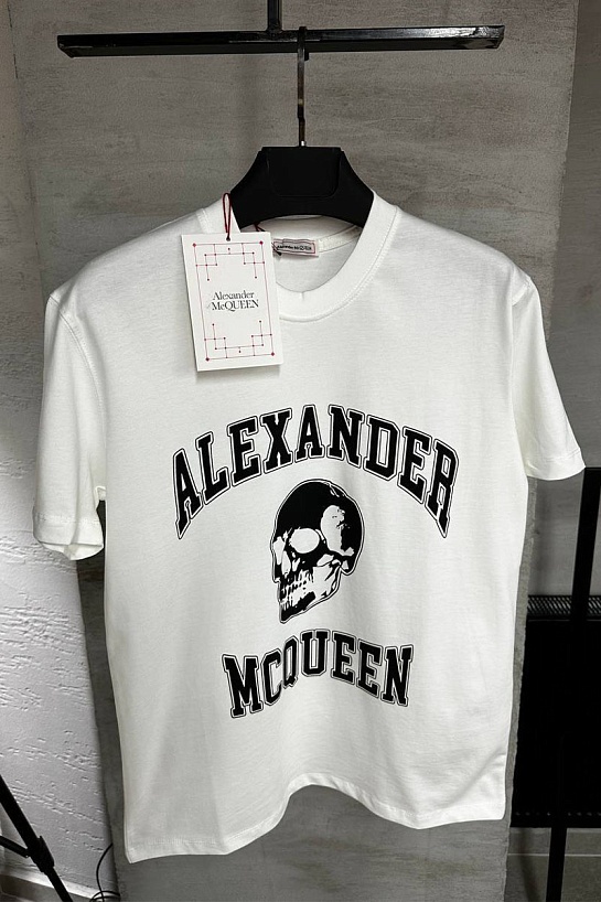 Мужская белая футболка Alexander McQueen Skull black logo-print
