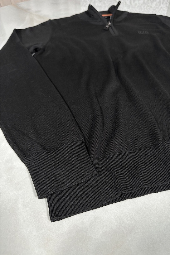 Чёрный джемпер Hugo Boss Zip Neck logo-embroidered