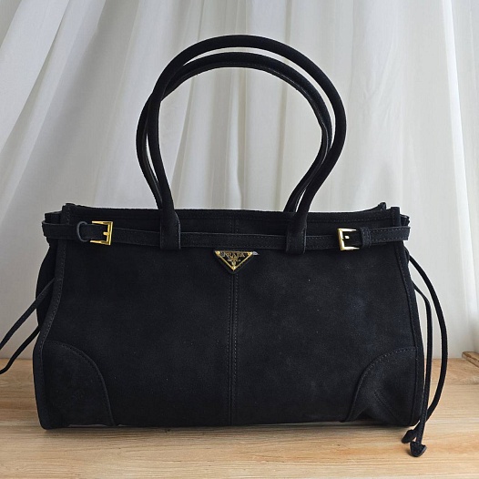 Замшевая чёрная сумка Prada 38x23 см   