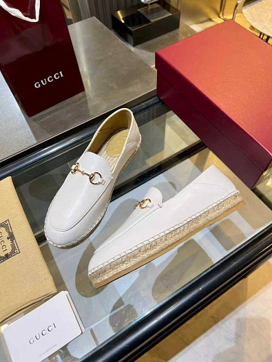Женские кожаные лоферы Gucci GG Horsebit premium   