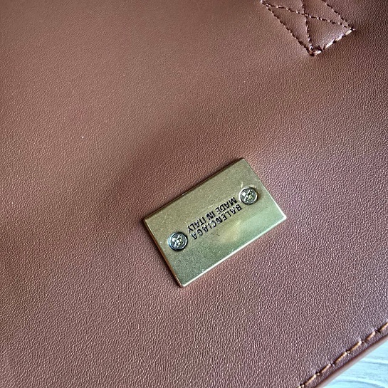 Кожаная сумка Balenciaga Carry All 37x26 см