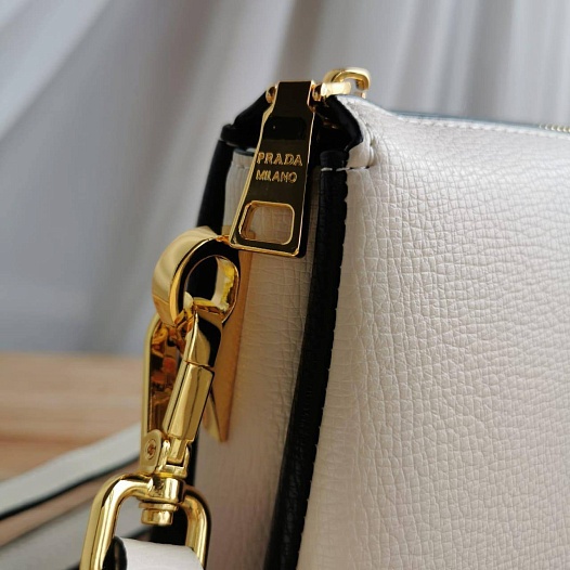 Кожаная сумка Prada 24x16 см - White   