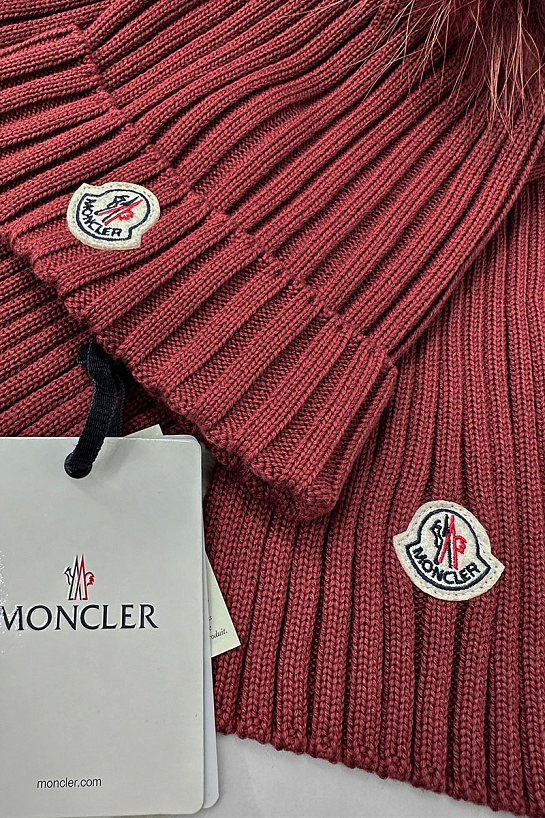 Комплект из шапки и шарфа бордового цвета Moncler logo-patch