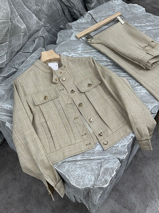 Женская куртка Brunello Cucinelli бежевого цвета