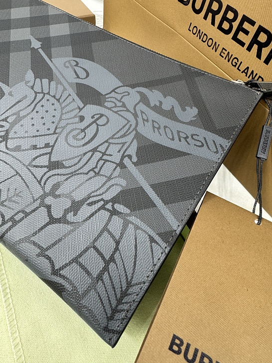 Чёрный клатч Burberry Premium 30x20x1.5 см