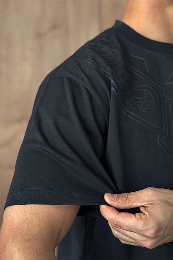 Чёрная оверсайз футболка Gothic logo   