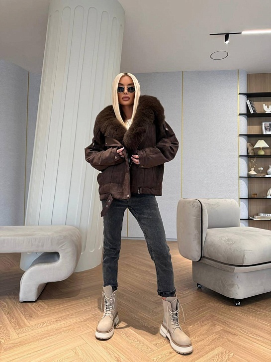 Женская утеплённая дубленка Max Mara с натуральным мехом