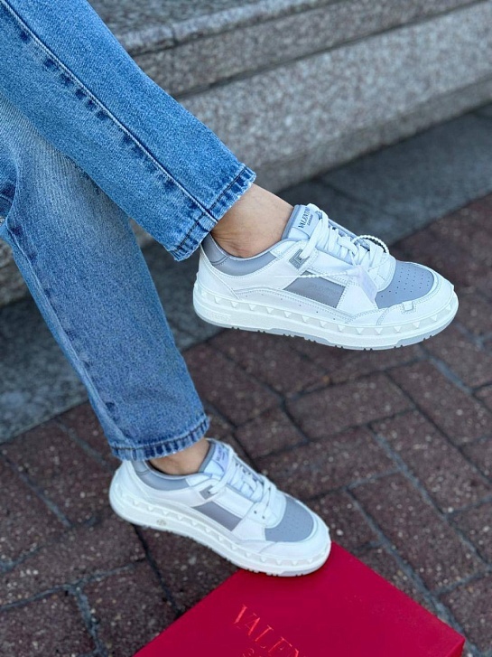 Женские кожаные кроссовки Valentino Freedots - White / Grey
